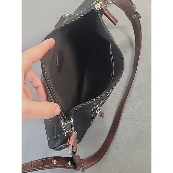Tig & Co Genuine Leather Shoulder Bag – Black & Brown – Classic Everyday Purse - Picture 10 of 11